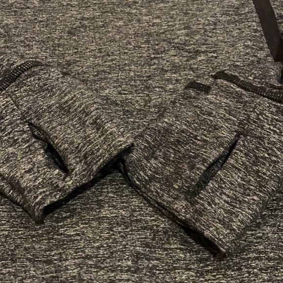 Women’s lululemon athletic/running quarter zip - Picture 4 of 6